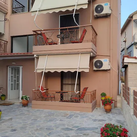 Nini's House 1 - 100m From Town Center Nidhrion