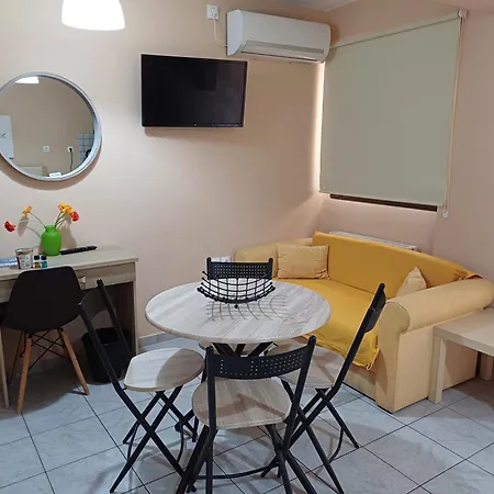 Nini's House 1 - 100m From Town Center Apartamento