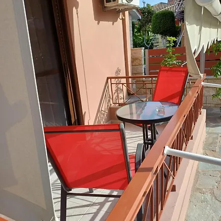 Nini's House 1 - 100m From Town Center