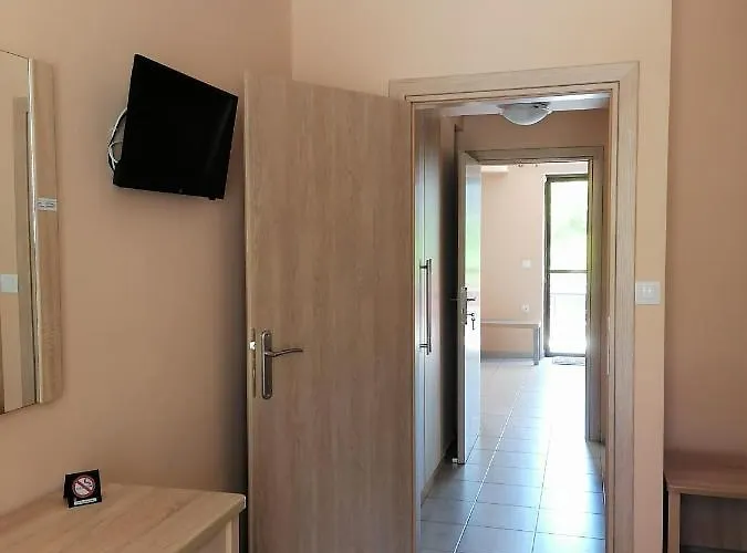 Nini's House 1 - 100m From Town Center Apartamento